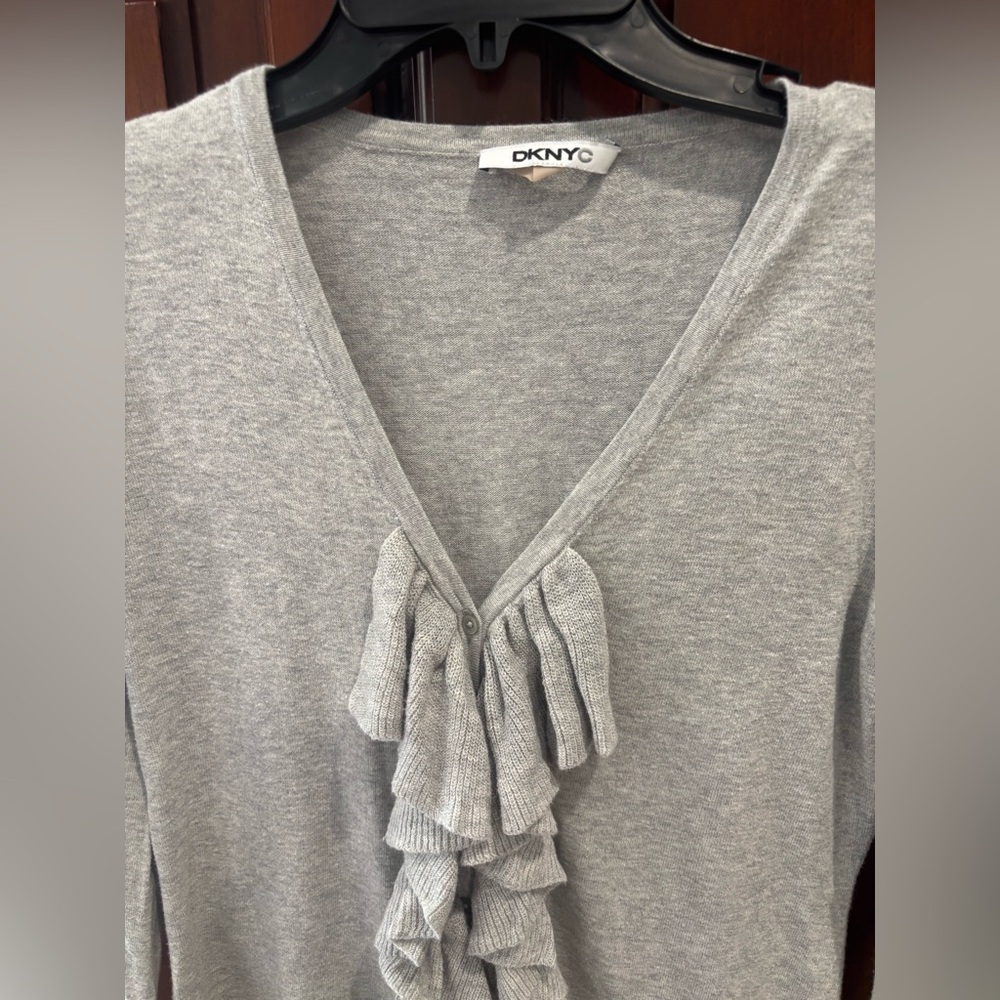 DKNYC Gray Ruffle Front Top - Picture 7 of 7